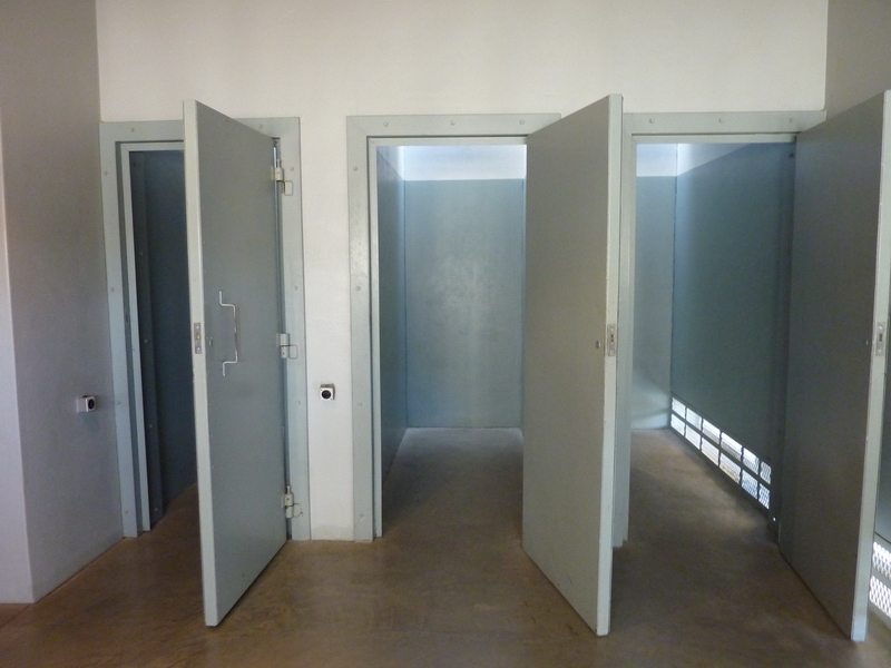 Celdas para prisioneros en el Apartheid Museum