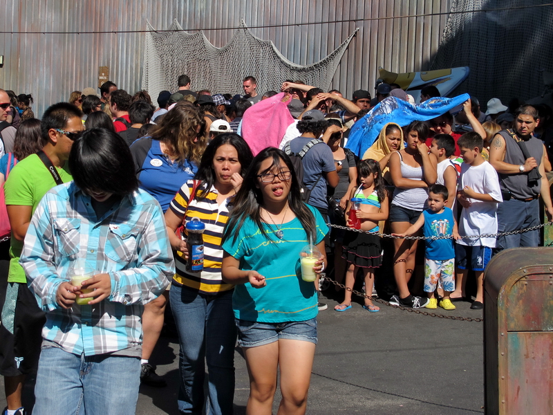 Soportando la espera a pleno sol