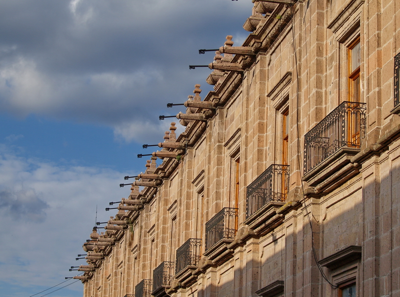 Austera fachada del Palacio de Gobierno