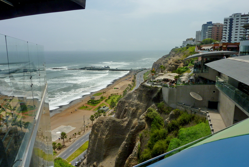 Vistas del Pacífico desde Larcomar, Miraflores.