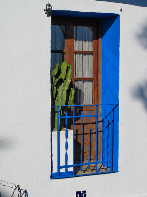 Ventanal en el casco antiguo de Peñiscola