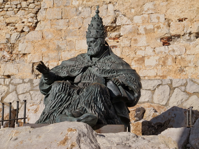 Estatua del Papa Luna