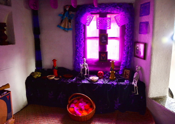 Altar y ofrenda en la Casa del Indio Fernández