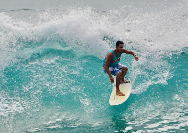 Surfeando en Montañita 1