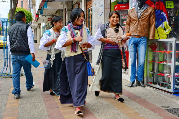 Otavalo vestimenta tradicional 2