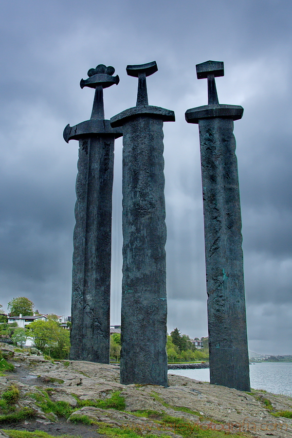 Sverd i fjell 6877