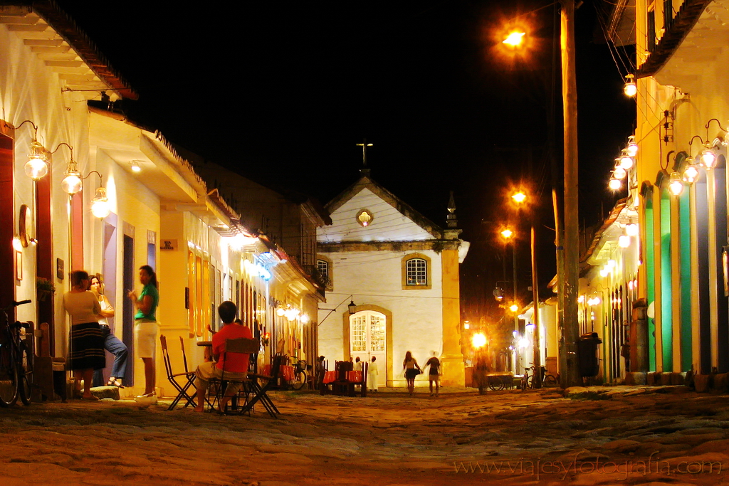 Paraty anochecer