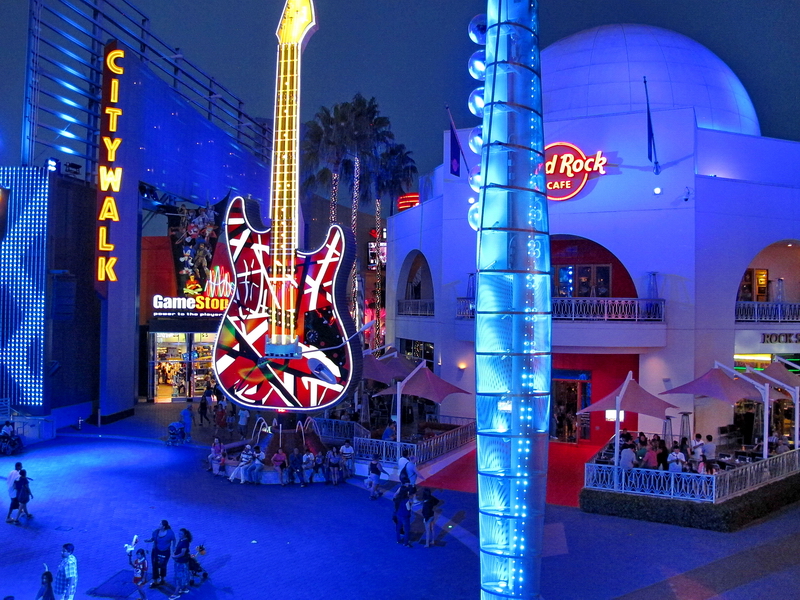 Neones en el City Walk Neones en el City Walk