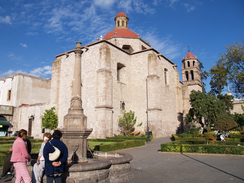 Exterior de la Biblioteca de Morelia Exterior de la Biblioteca de Morelia