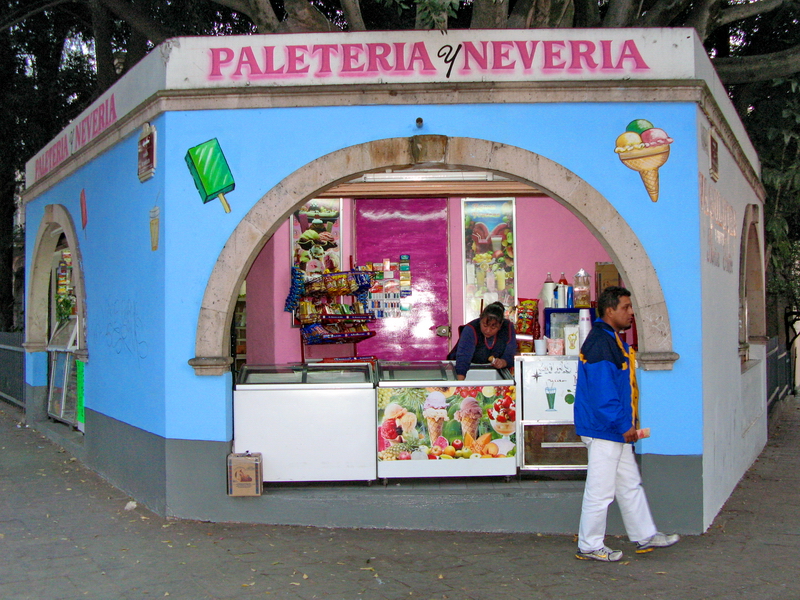 Una heladería en Morelia, aquí llamadas neverías. Una heladería en Morelia, aquí llamadas neverías.