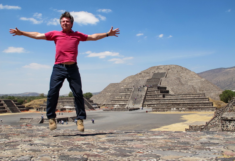 Levitando con las energías de Teotihuacán Levitando con las energías de Teotihuacán