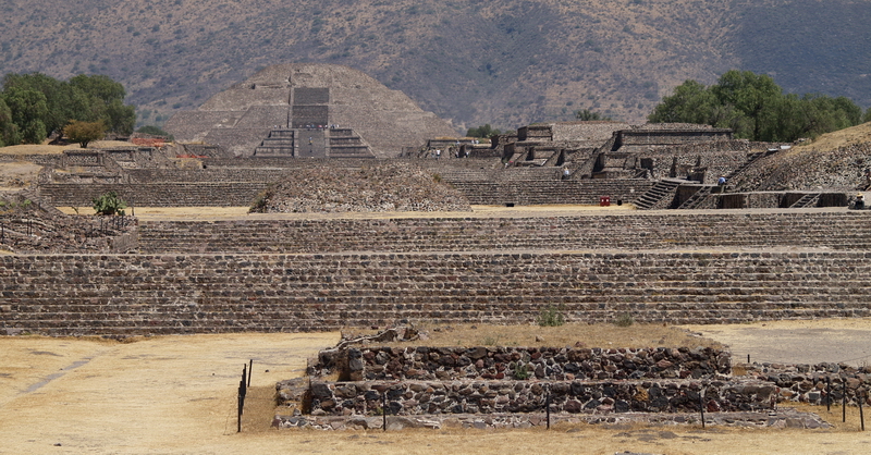 Calzada de los Muertos en Teotihuacán Calzada de los Muertos en Teotihuacán