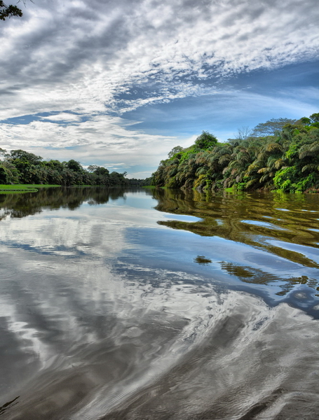Hacia la población de Tortuguero Hacia la población de Tortuguero