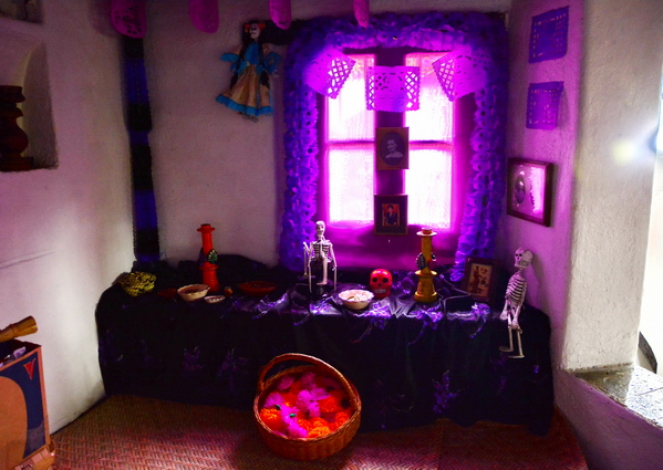 Altar y ofrenda en la Casa del Indio Fernández Altar y ofrenda en la Casa del Indio Fernández