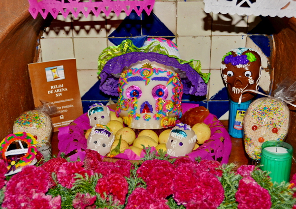Calaveras en los altares y ofrendas del Día de Muertos Calaveras en los altares y ofrendas del Día de Muertos