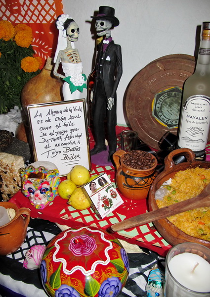 Ofrenda en el Día de Muertos Ofrenda en el Día de Muertos