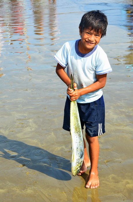 Niño en Puerto López Niño en Puerto López