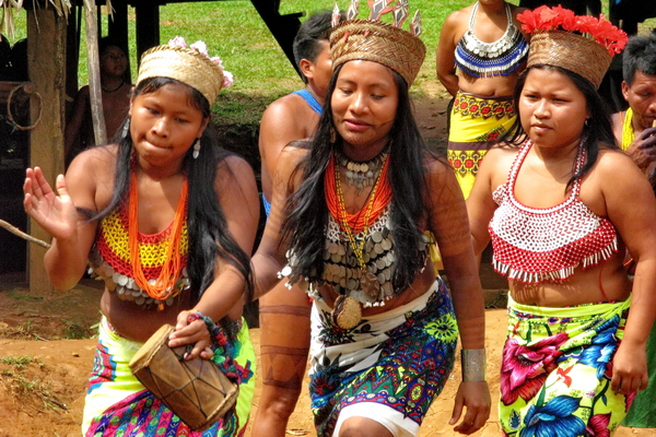 Danza de las mujeres Embera Drua Danza de las mujeres Embera Drua