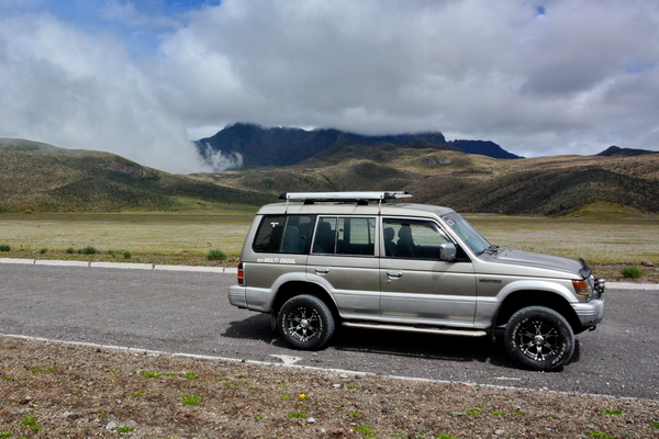 En 4x4 con el Rumiñahui al fondo