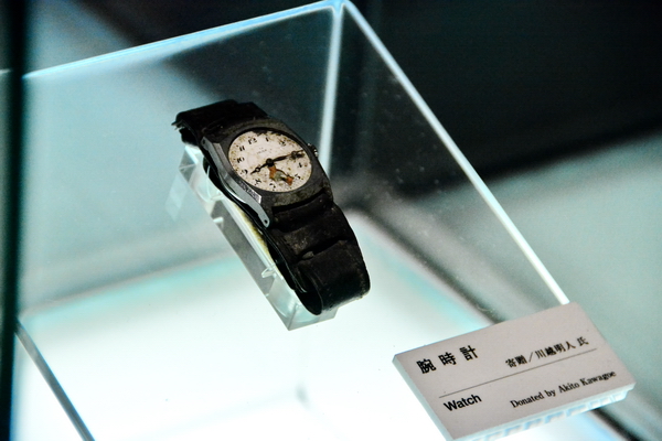 reloj parado a las 8 y cuarto reloj parado a las 8 y cuarto