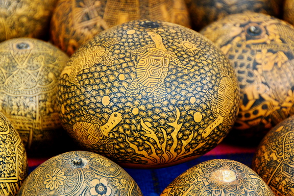 Calabazas decoradas en el Mercado de Artesanías de Otavalo Calabazas decoradas en el Mercado de Artesanías de Otavalo