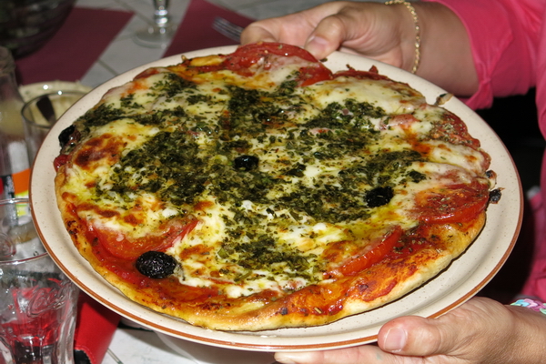 Pizza en la Guinguette de Sainte Anastasie Pizza en la Guinguette de Sainte Anastasie