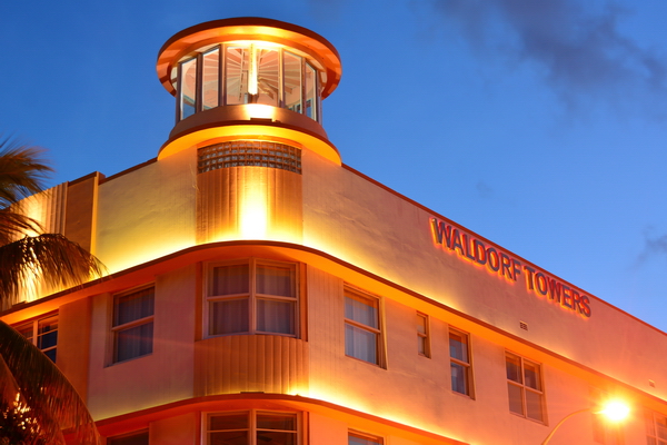 Art Deco Distict neones Art Deco Distict neones