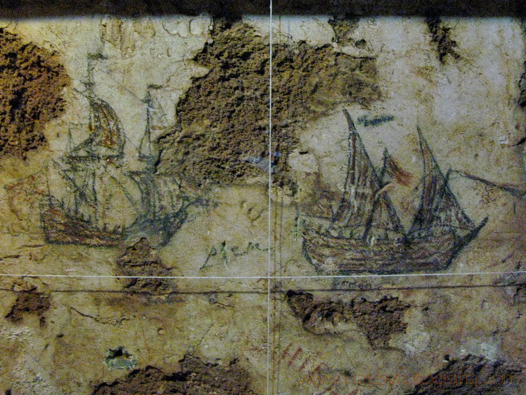 Viejos grafitis en los muros de San Cristóbal Viejos grafitis en los muros de San Cristóbal