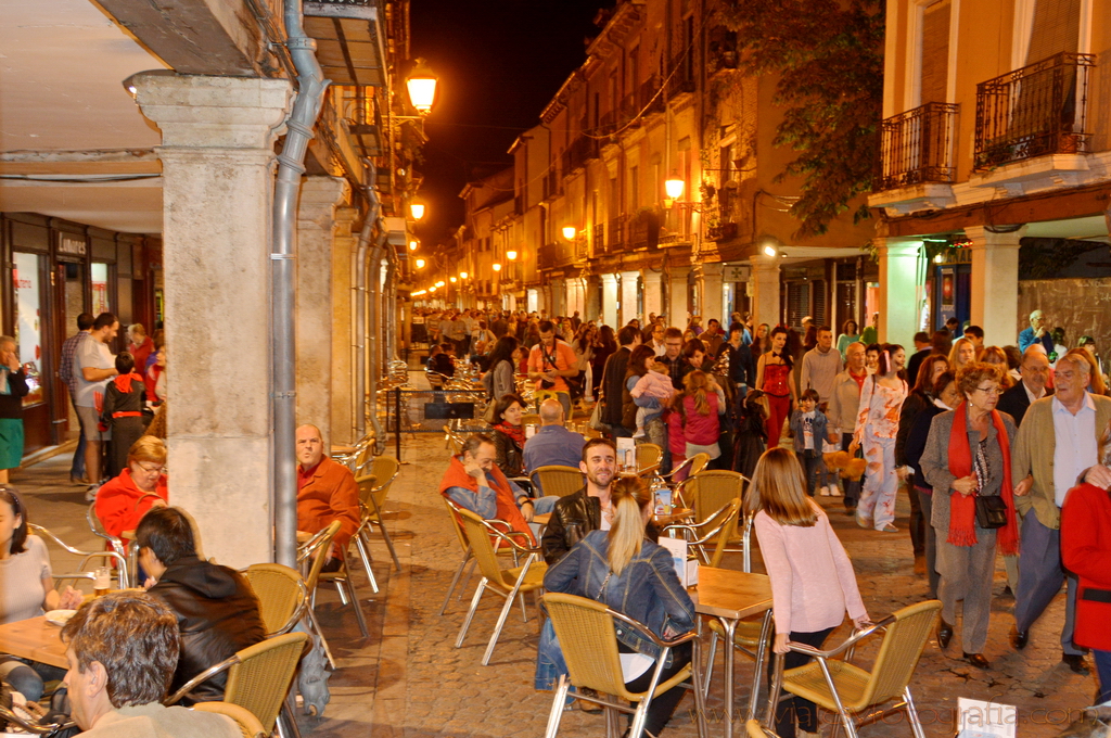 Ambiente nocturno en la Calle Mayor Ambiente nocturno en la Calle Mayor