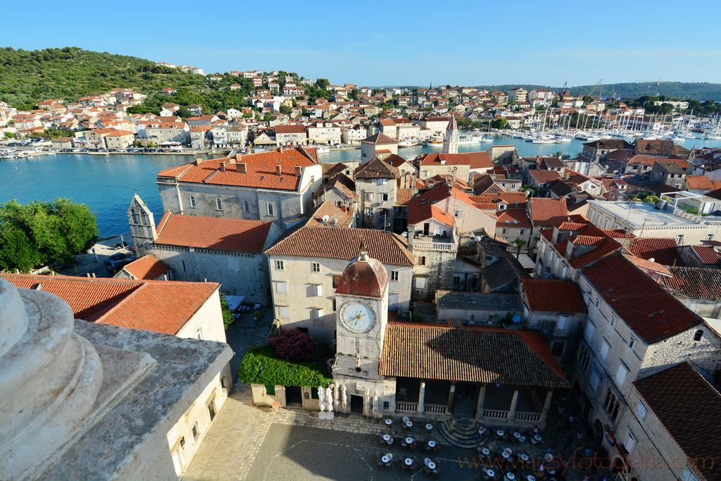 Vistas de Trogir desde la Torre del Campanario de la Catedral Vistas de Trogir desde la Torre del Campanario de la Catedral