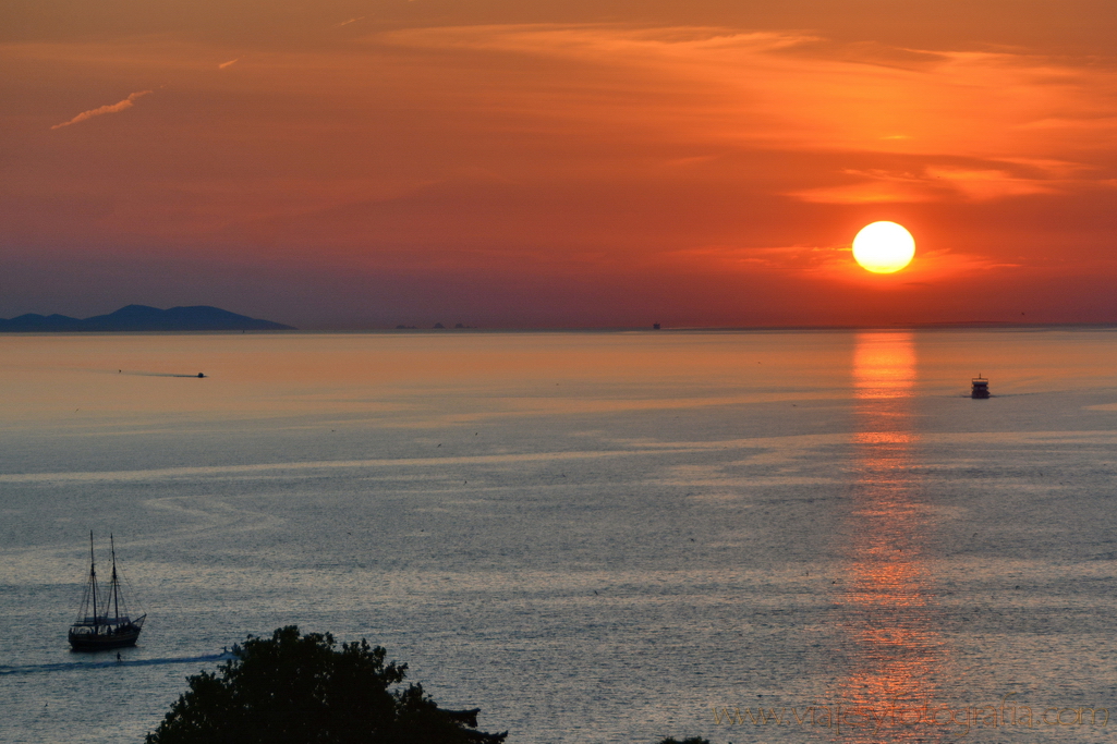 Atardecer desde la torre de la Catedral de Santa Anastasia en Zadar Atardecer desde la torre de la Catedral de Santa Anastasia en Zadar
