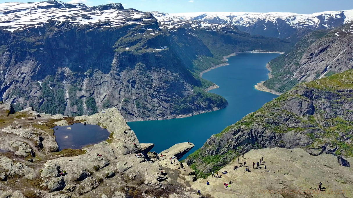 fiordos-noruega-trolltunga