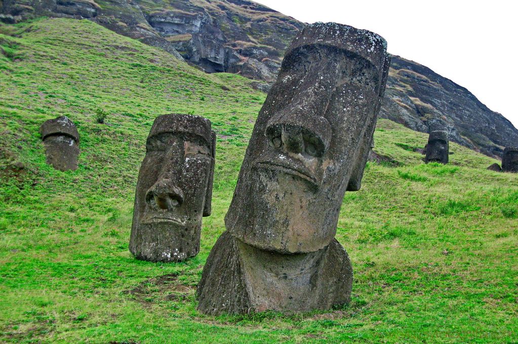 rapa-nui-moais