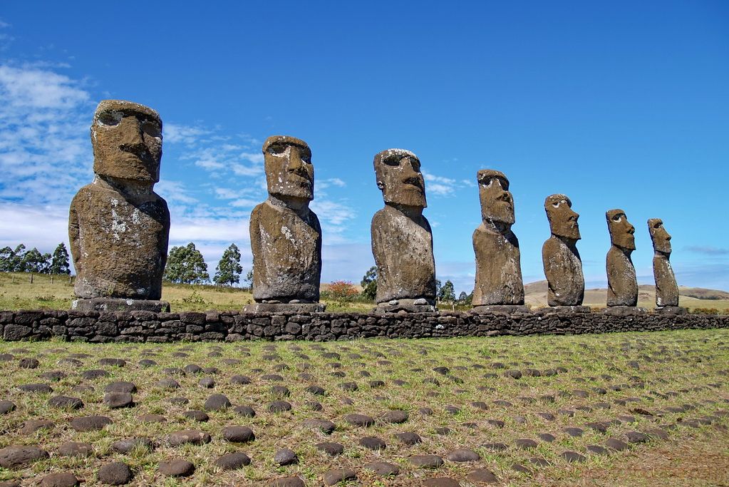 rapa-nui-ahu-akivi-2