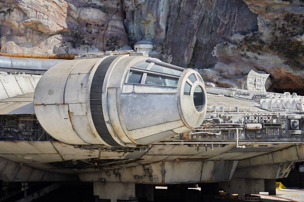 millennium-falcon-2