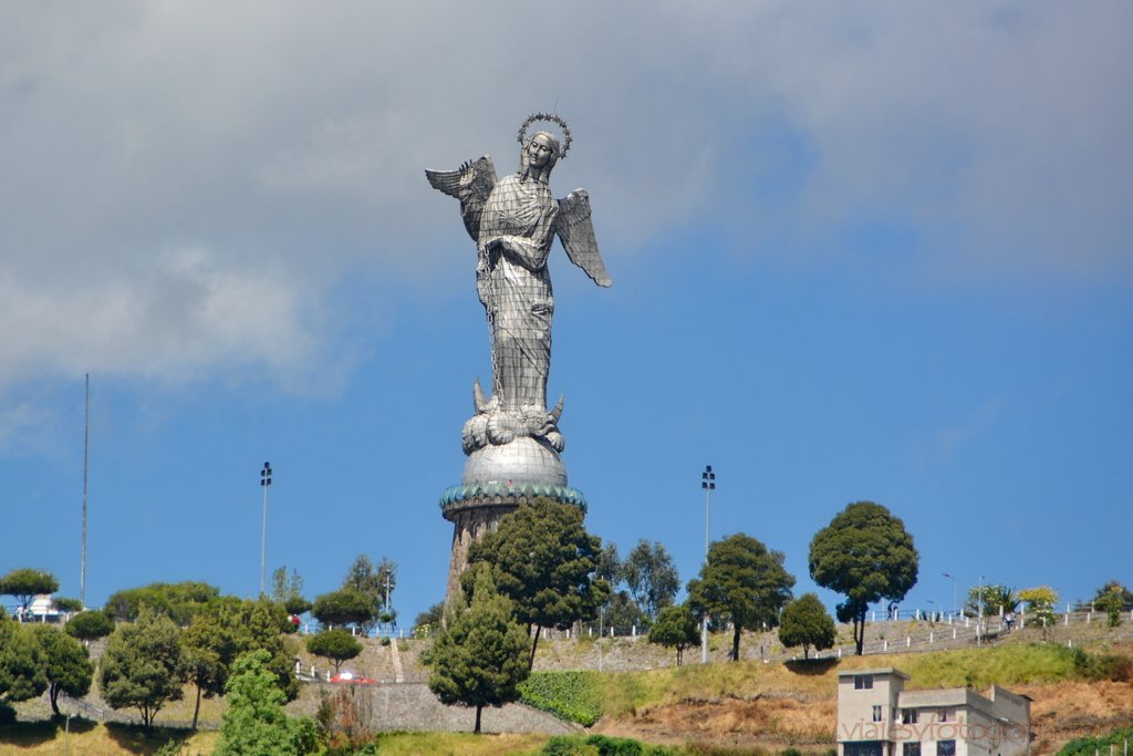 quito-panecillo