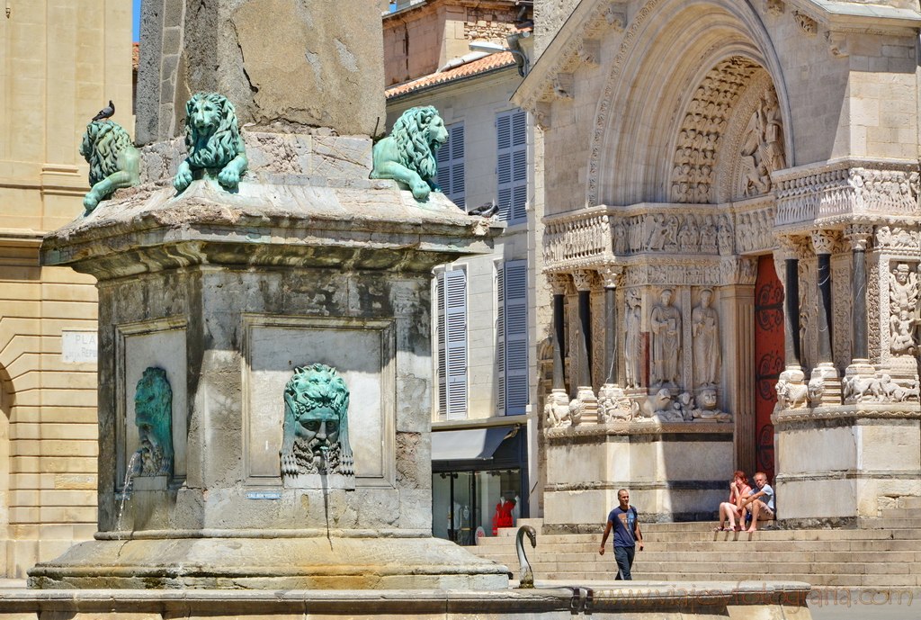 arles-place-republique