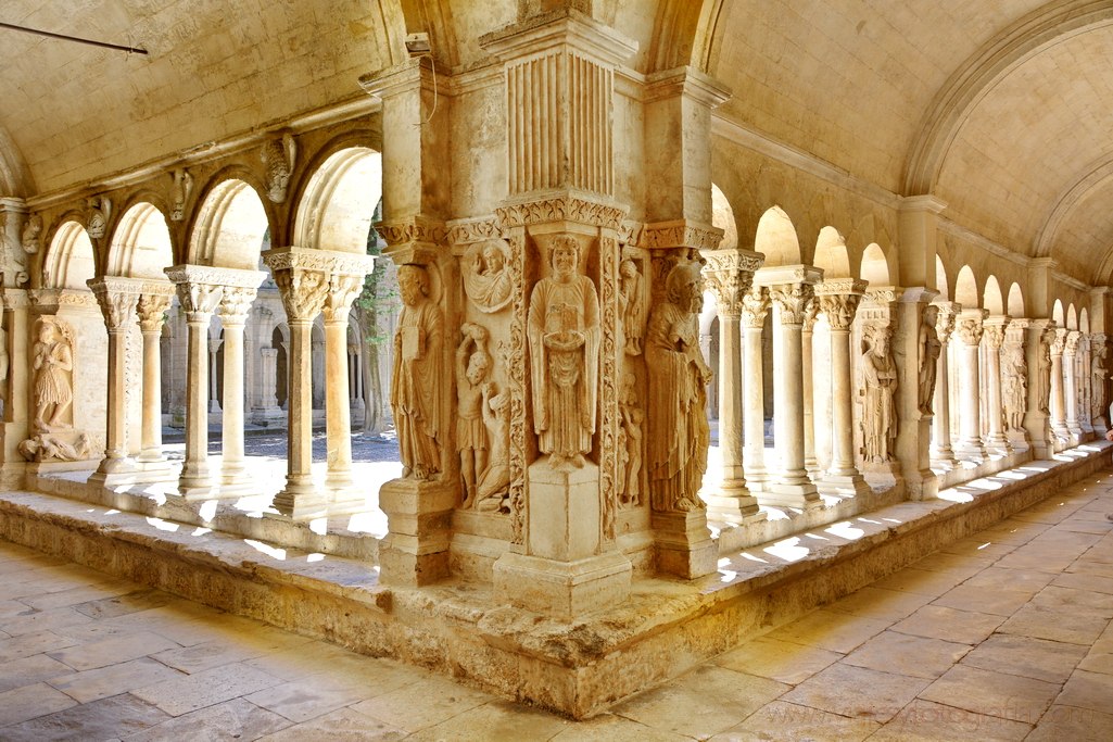 arles-claustro-saint-trophine-1