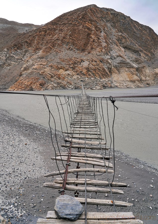 passu-suspension-bridge-2