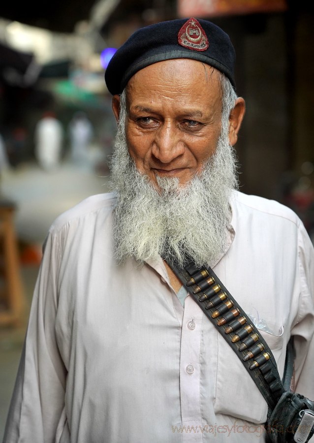 pakistan-peshawar-man