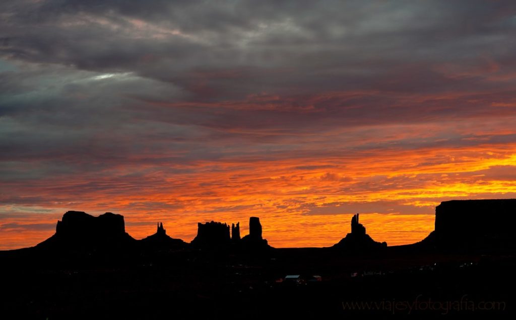 monument-valley-sunrise-2