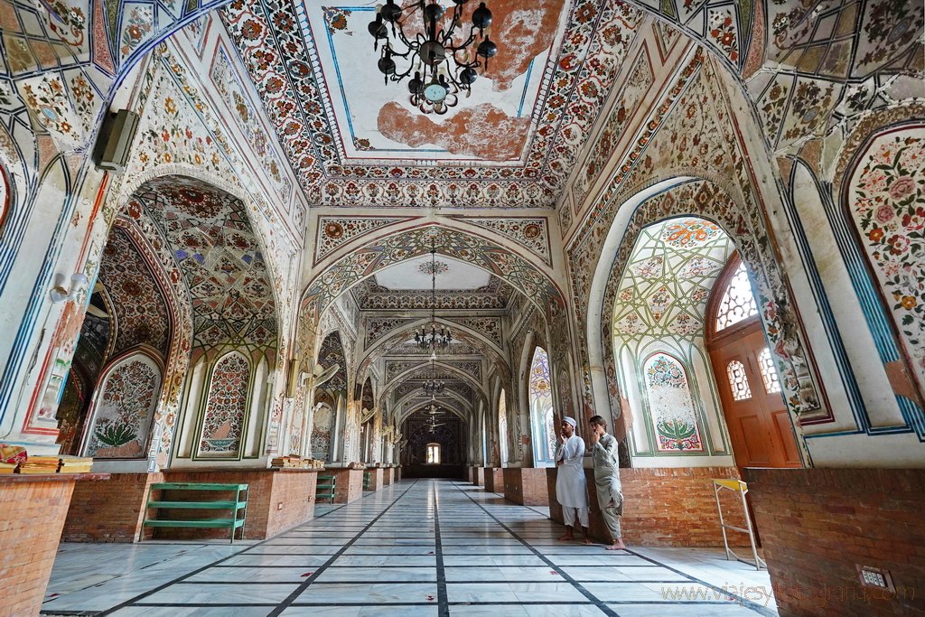 masjid-mahabat-khan-1
