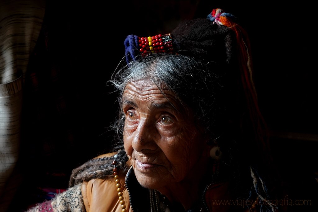brokhpa-woman-aryan-valley-ladakh