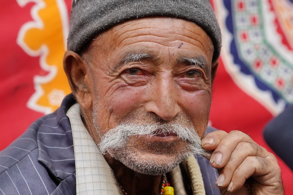 brokhpa-man-aryan-valley-ladakh-2