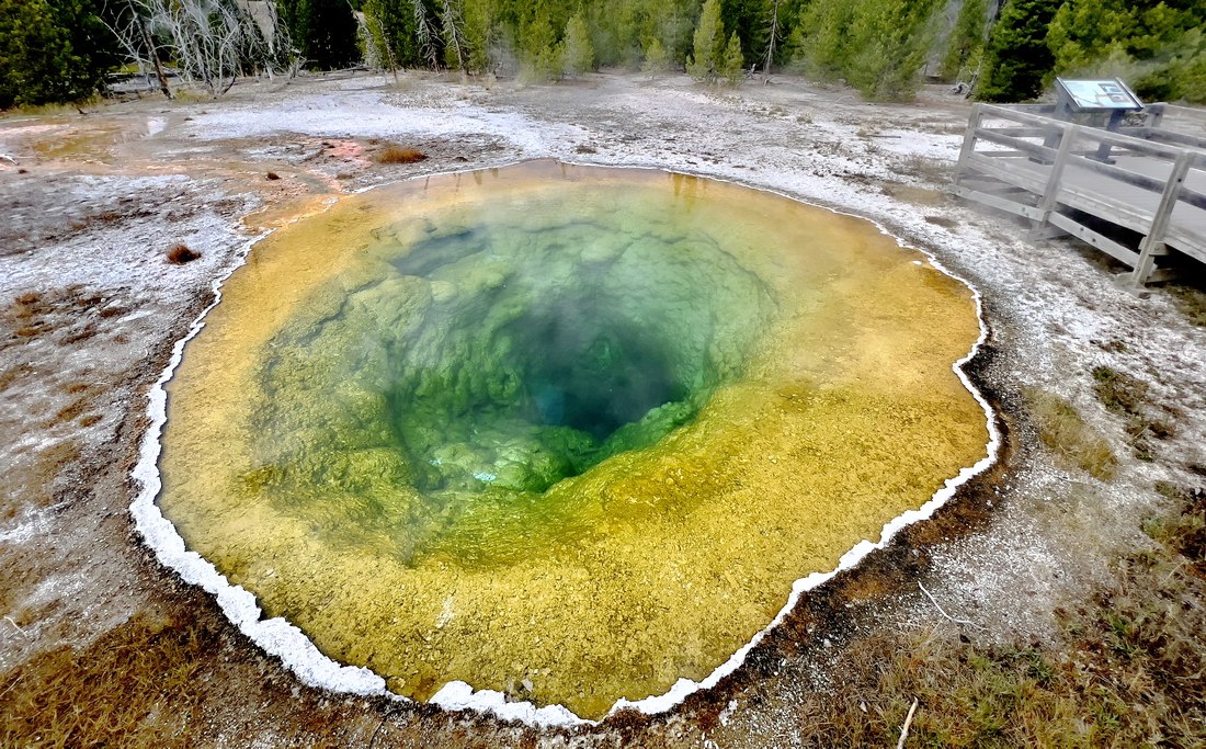 morning-glory-pool-yellowstone