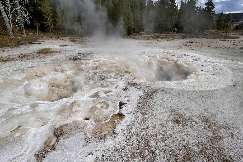 paint-pot-trail-yellowstone