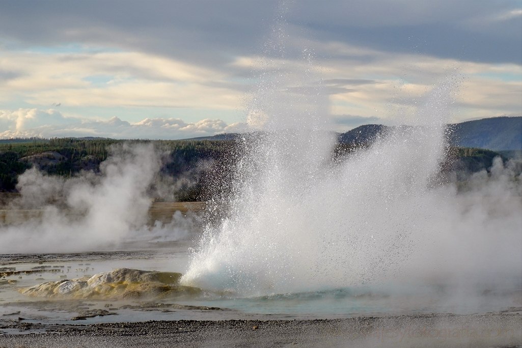 paint-pot-trail-yellowstone-2