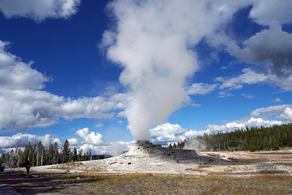 upper-geyser-bassin-yellowstone-2