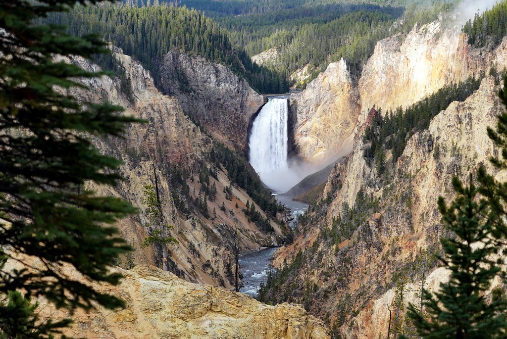 upper-falls-yellowstone-2