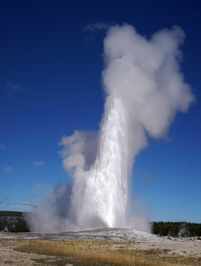 old-faithful-yellowstone